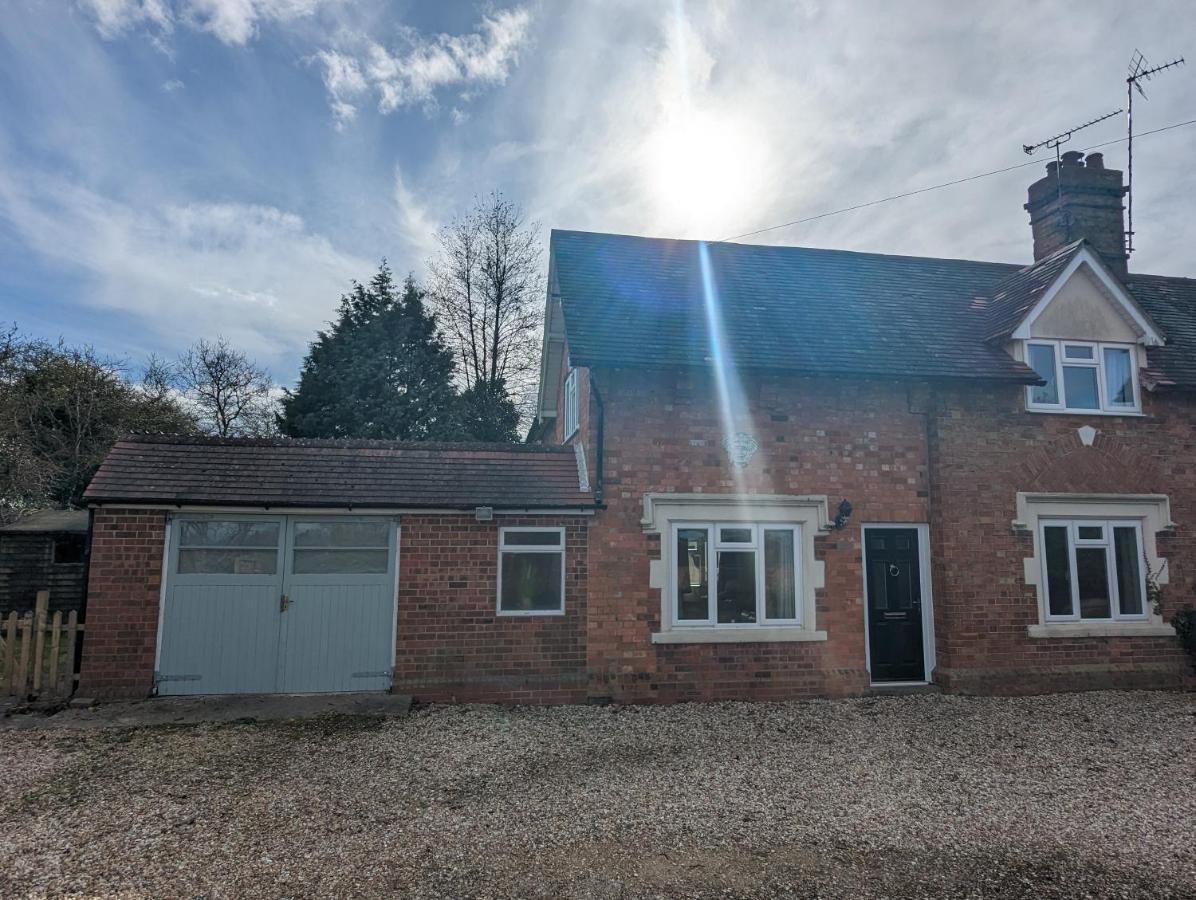 Wheelbarrow Cottage Bengeworth Екстериор снимка