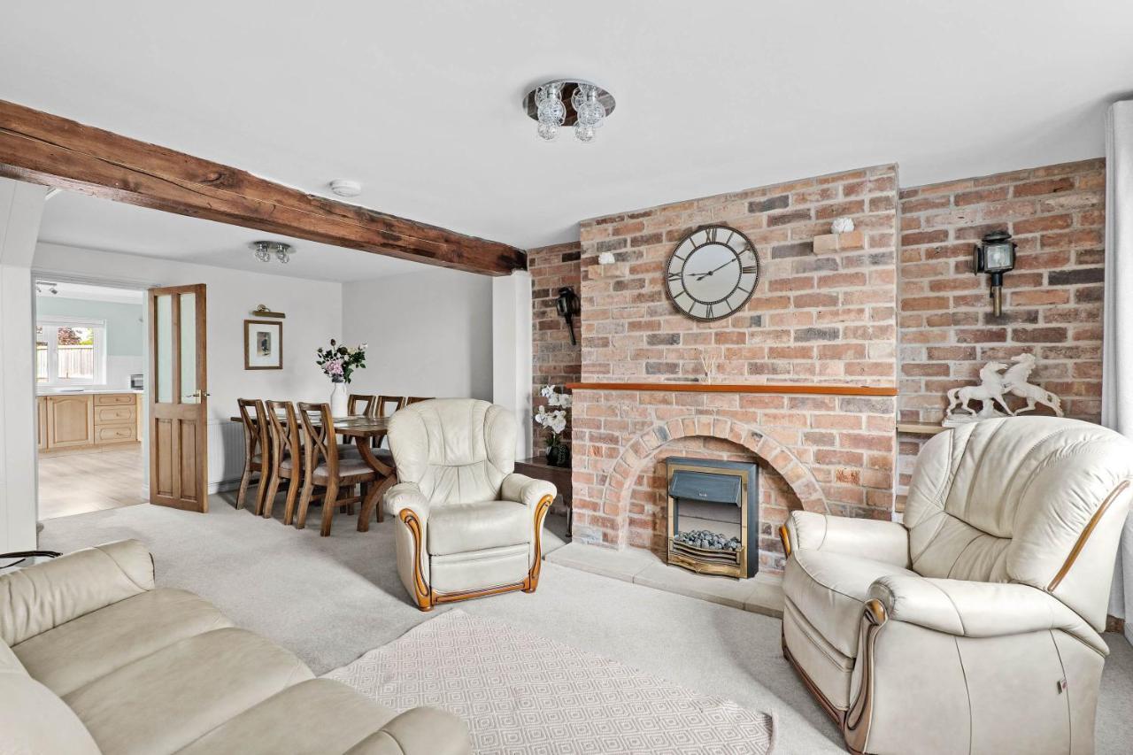 Wheelbarrow Cottage Bengeworth Екстериор снимка