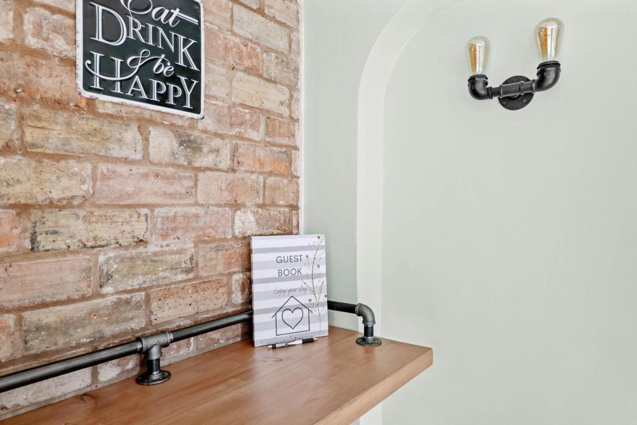 Wheelbarrow Cottage Bengeworth Екстериор снимка